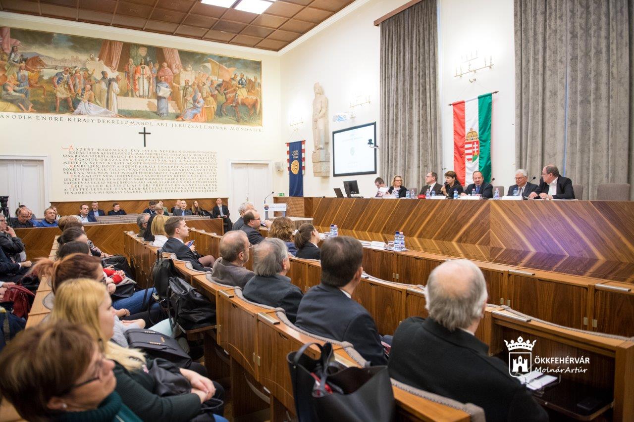 Székesfehérváron ismertették az OECD friss országtanulmányát